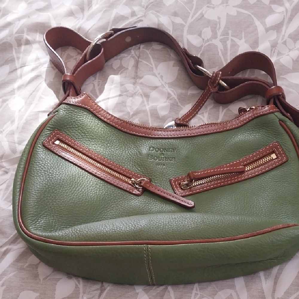 Vintage Dooney & Bourke shoulder Bag.
